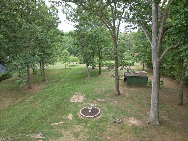 7950 E Holly Grove Road, Thomasville, NC 27360