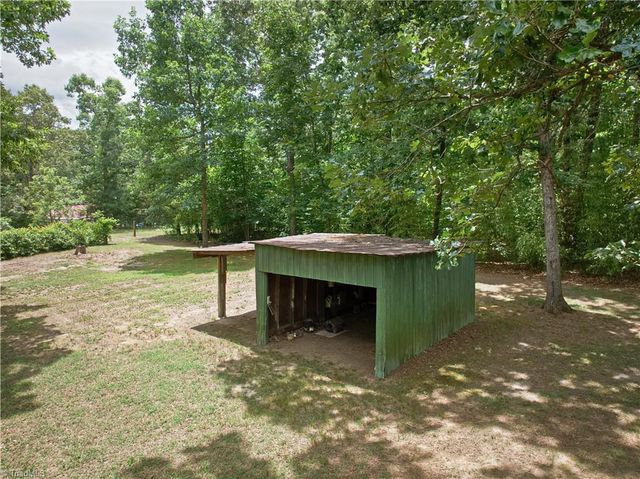 7950 E Holly Grove Road, Thomasville, NC 27360