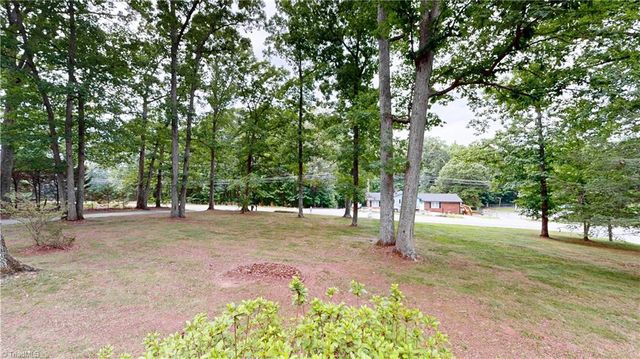 7950 E Holly Grove Road, Thomasville, NC 27360