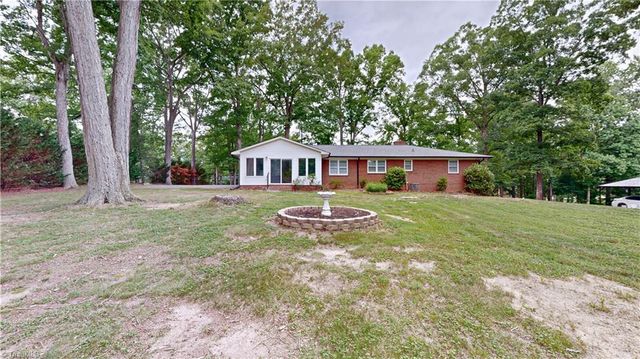 7950 E Holly Grove Road, Thomasville, NC 27360