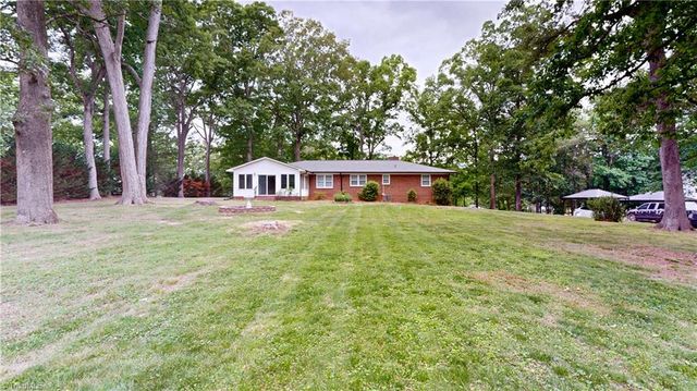 7950 E Holly Grove Road, Thomasville, NC 27360