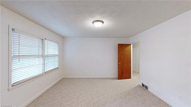 7950 E Holly Grove Road, Thomasville, NC 27360