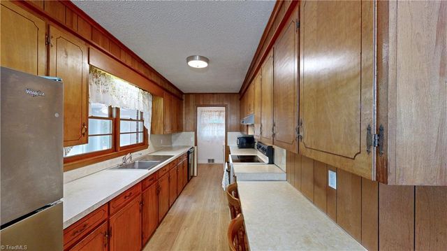 7950 E Holly Grove Road, Thomasville, NC 27360