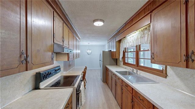 7950 E Holly Grove Road, Thomasville, NC 27360