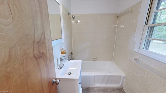 7950 E Holly Grove Road, Thomasville, NC 27360