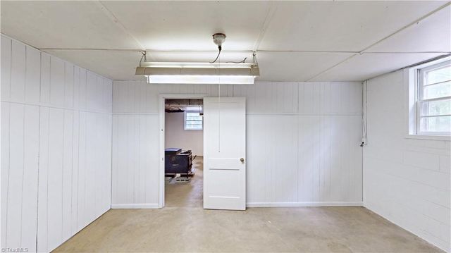 7950 E Holly Grove Road, Thomasville, NC 27360