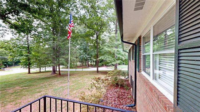 7950 E Holly Grove Road, Thomasville, NC 27360