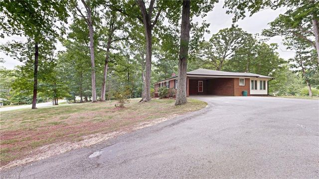 7950 E Holly Grove Road, Thomasville, NC 27360