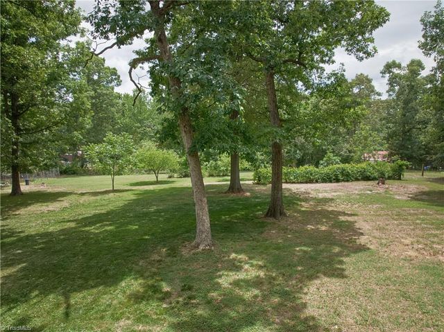 7950 E Holly Grove Road, Thomasville, NC 27360