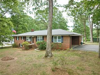 7950 E Holly Grove Road, Thomasville, NC 27360