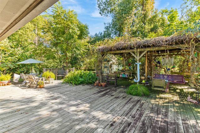 58 Plantation Court, Lake Jackson, TX 77566