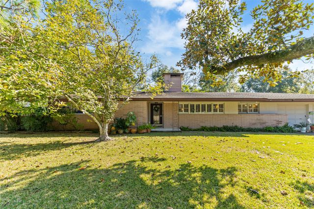 58 Plantation Court, Lake Jackson, TX 77566