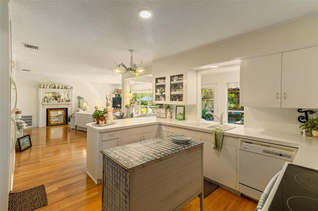 58 Plantation Court, Lake Jackson, TX 77566