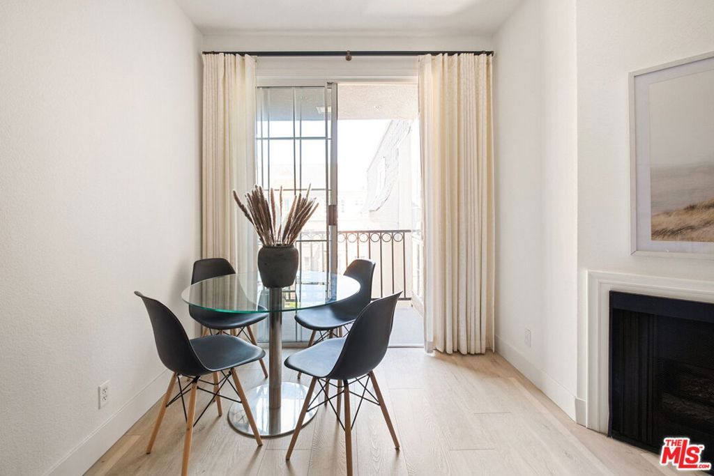 Image 3 of property listing at 585 N Rossmore Avenue 506, Los Angeles, CA 90004