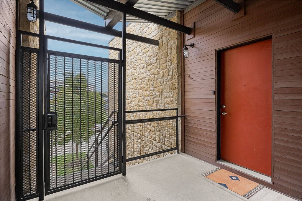 1125 S Jennings Avenue 204, Fort Worth, TX 76104