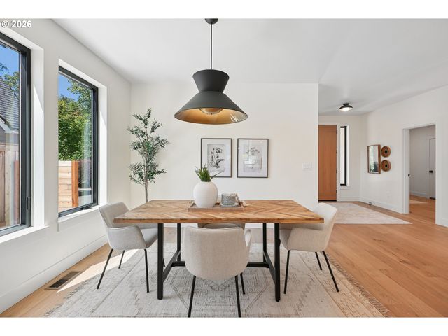 15592 WALUGA Dr, Lake Oswego, OR 97035