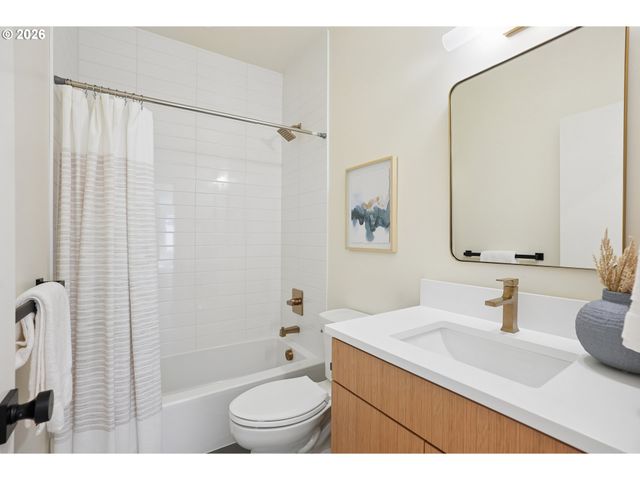 15592 WALUGA Dr, Lake Oswego, OR 97035