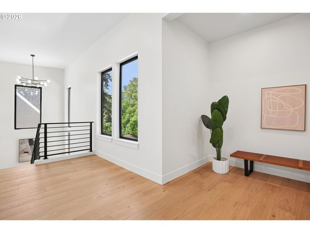 15592 WALUGA Dr, Lake Oswego, OR 97035