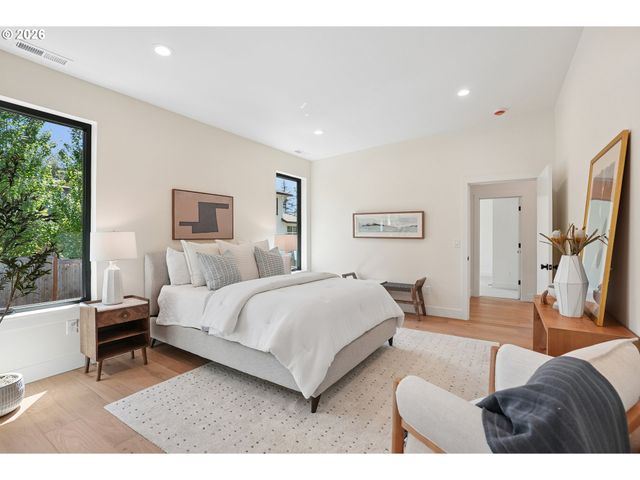 15592 WALUGA Dr, Lake Oswego, OR 97035