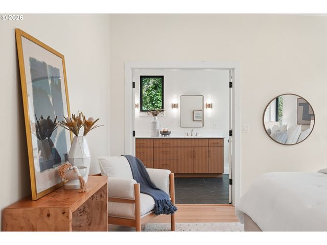 15592 WALUGA Dr, Lake Oswego, OR 97035