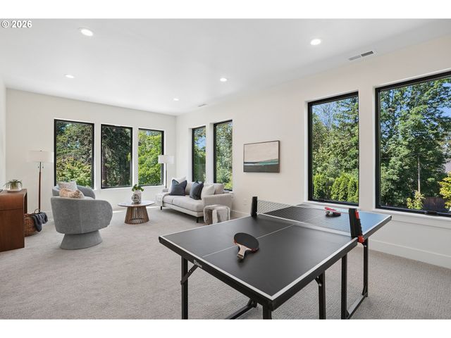 15592 WALUGA Dr, Lake Oswego, OR 97035