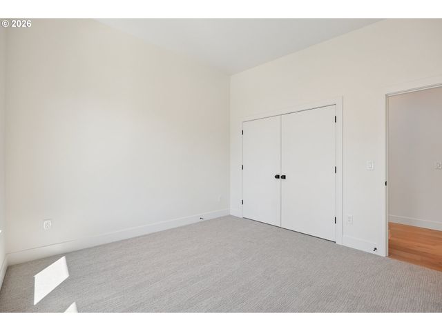 15592 WALUGA Dr, Lake Oswego, OR 97035