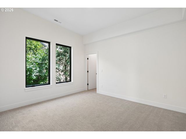 15592 WALUGA Dr, Lake Oswego, OR 97035