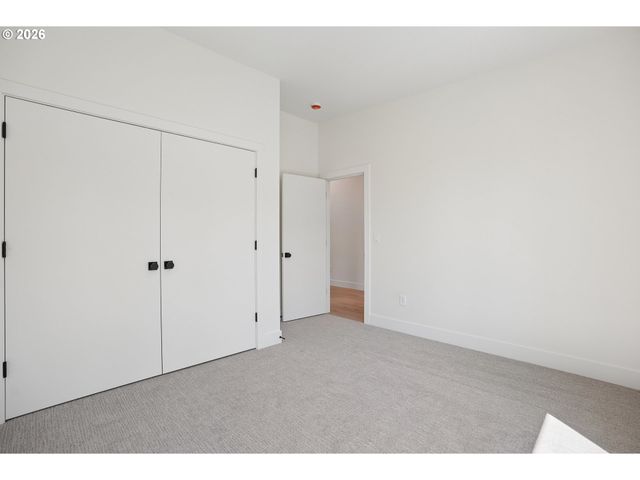 15592 WALUGA Dr, Lake Oswego, OR 97035