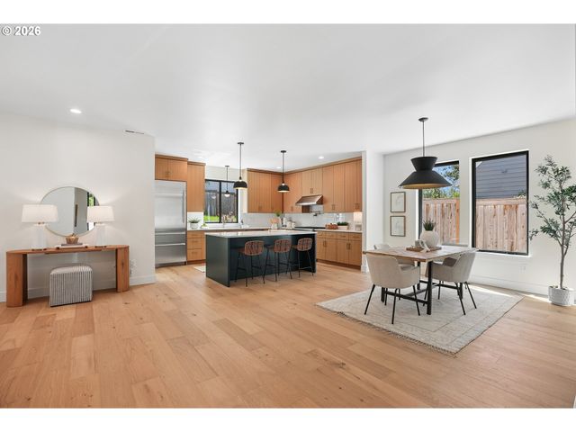 15592 WALUGA Dr, Lake Oswego, OR 97035