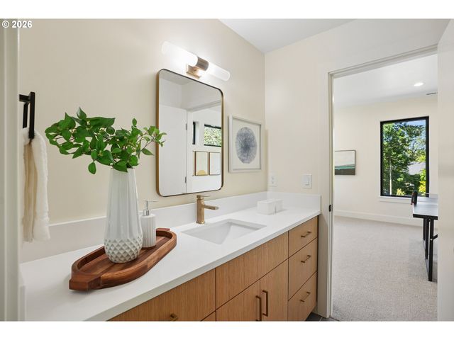 15592 WALUGA Dr, Lake Oswego, OR 97035