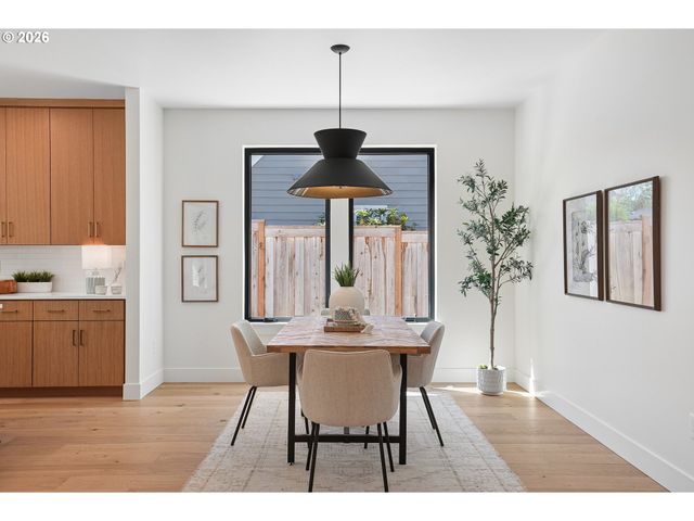 15592 WALUGA Dr, Lake Oswego, OR 97035