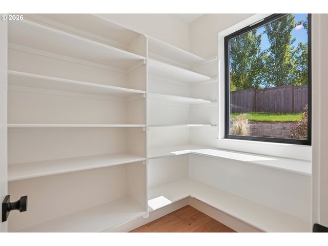 15592 WALUGA Dr, Lake Oswego, OR 97035