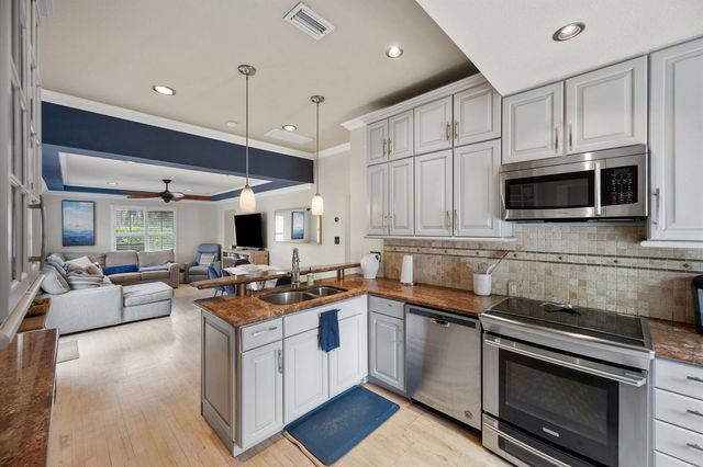 436 38th Street N, West Palm Beach, FL 33407