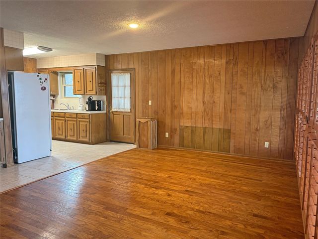 192 Sam Houston Loop, Point Blank, TX 77364