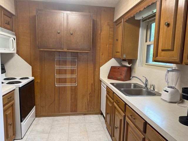192 Sam Houston Loop, Point Blank, TX 77364