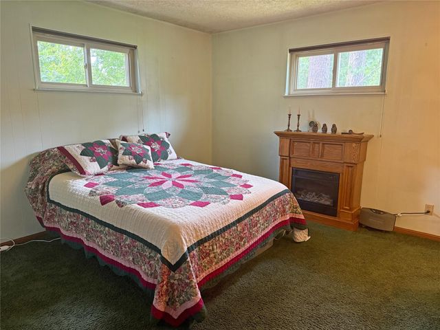 192 Sam Houston Loop, Point Blank, TX 77364