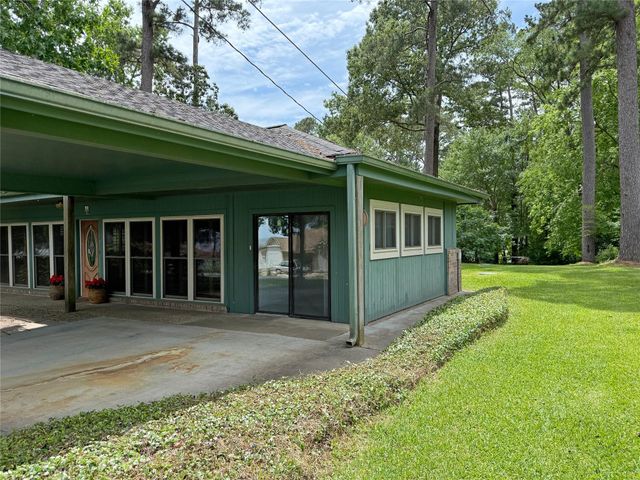 192 Sam Houston Loop, Point Blank, TX 77364
