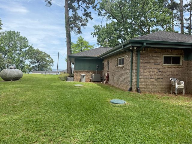 192 Sam Houston Loop, Point Blank, TX 77364