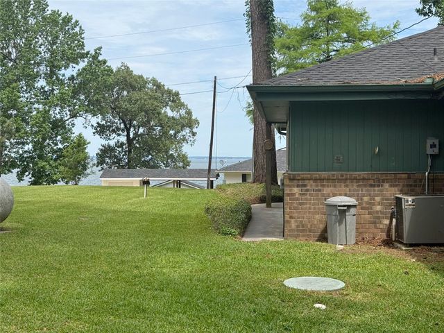 192 Sam Houston Loop, Point Blank, TX 77364