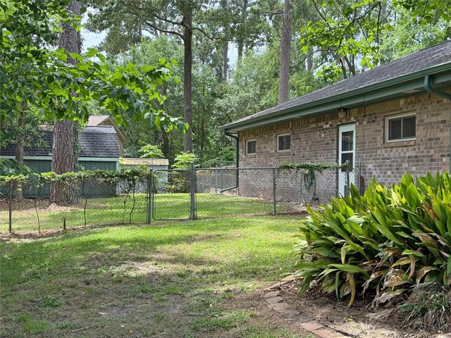 192 Sam Houston Loop, Point Blank, TX 77364
