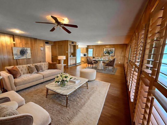 192 Sam Houston Loop, Point Blank, TX 77364