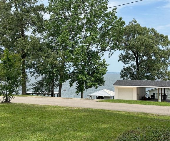 192 Sam Houston Loop, Point Blank, TX 77364