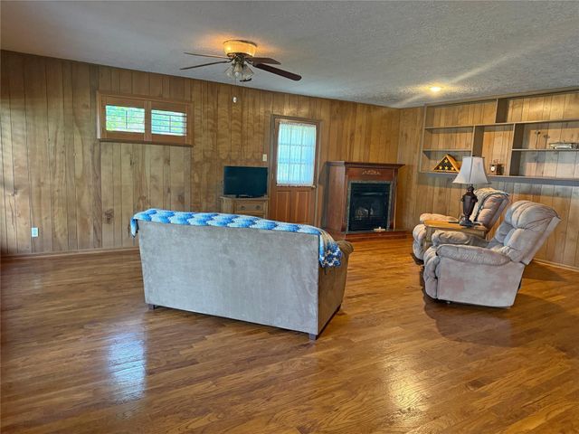 192 Sam Houston Loop, Point Blank, TX 77364