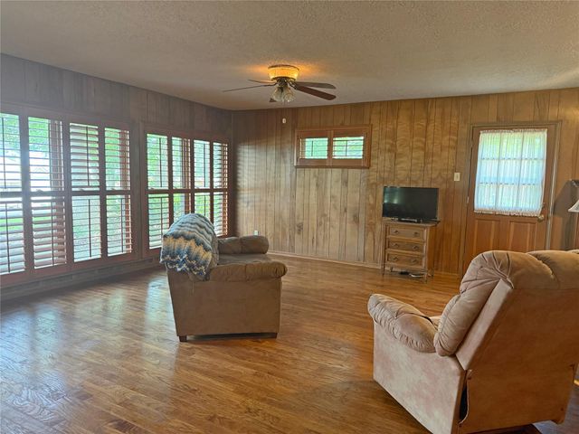 192 Sam Houston Loop, Point Blank, TX 77364