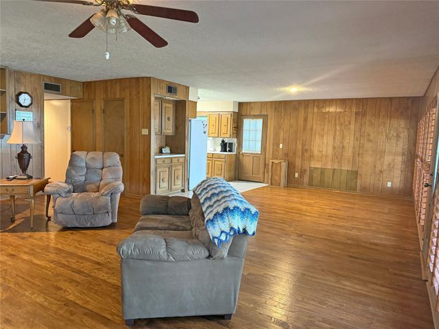 192 Sam Houston Loop, Point Blank, TX 77364