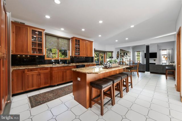 6 VANESSA CT, Cherry Hill, NJ 08003