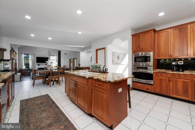6 VANESSA CT, Cherry Hill, NJ 08003