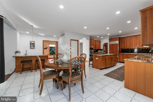 6 VANESSA CT, Cherry Hill, NJ 08003