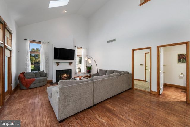 6 VANESSA CT, Cherry Hill, NJ 08003