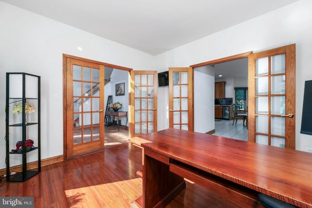 6 VANESSA CT, Cherry Hill, NJ 08003
